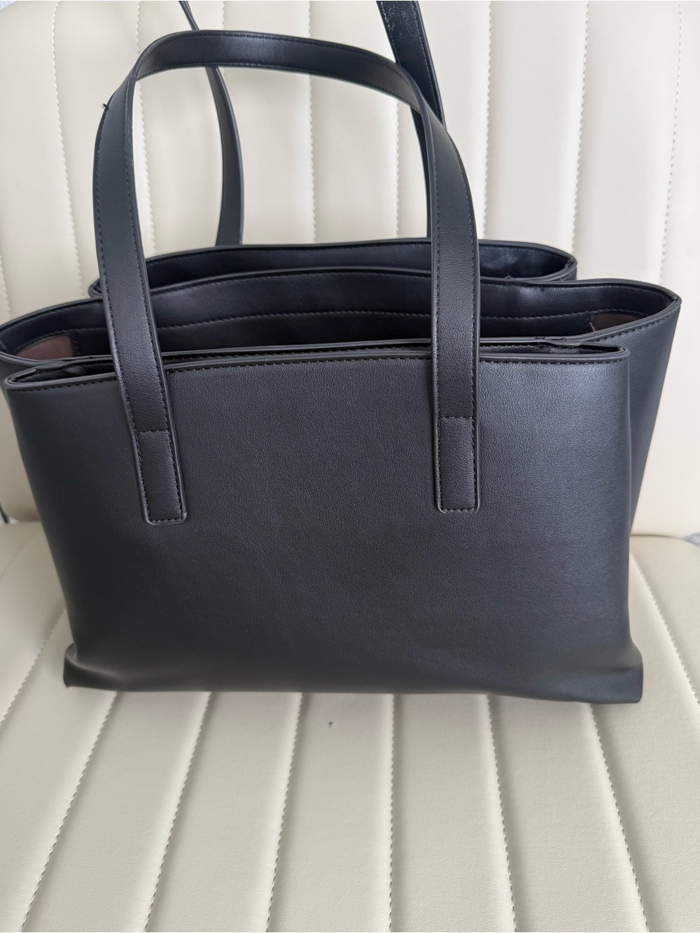 Classic Black Leather Tote Bag - Sleek Everyday Carry